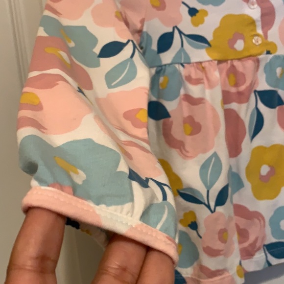 Girl’s Carter’s floral top gently used long-sleeve - Picture 3 of 9